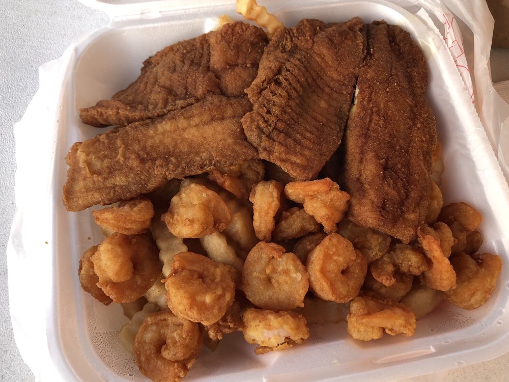 A photo of fired fish and shrimp served with fries from the Southern Crab House.