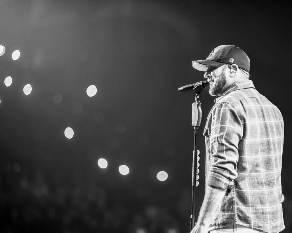 Visual of Cole Swindell's performance in anticipation for his return to Statesboro.
